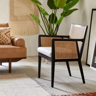 Kursi Jati Lengan Rotan Dudukan Jok Kain Empuk