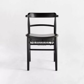 Kursi Makan Gaya Scandinavian Sandaran Melengkung Hitam