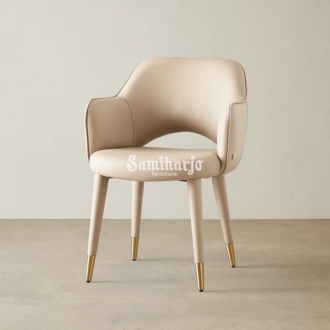 Kursi Dining Chair Adrianna Kulit Beige Sandaran Lengan Gold Minimalis 1