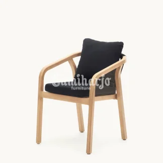 Kursi Makan Upholstered Arm Kayu Bantalan Tebal Modern 1  title
