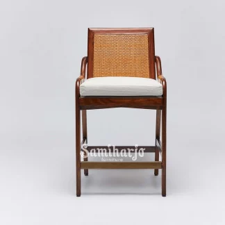 Kursi Bar Kontemporer Rattan Arc Kayu Solid Desain Ergonomis 1 title
