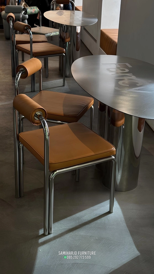 Kursi Makan Minimalis Silinder Kulit Tan Elegan - Image 3